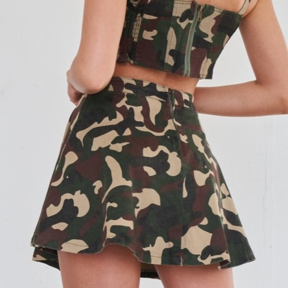 36 Point 5 | ArmyHigh-waisted Mini Skater Skirt